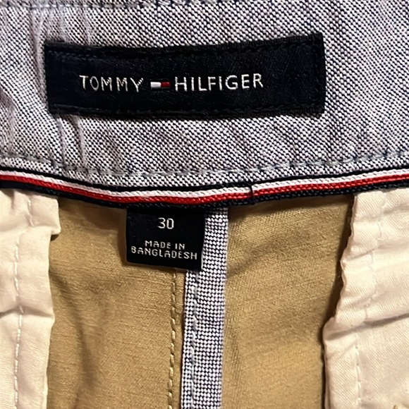 Tommy Hilfiger khaki shorts size 30/9”. NWOT - Picture 2 of 6